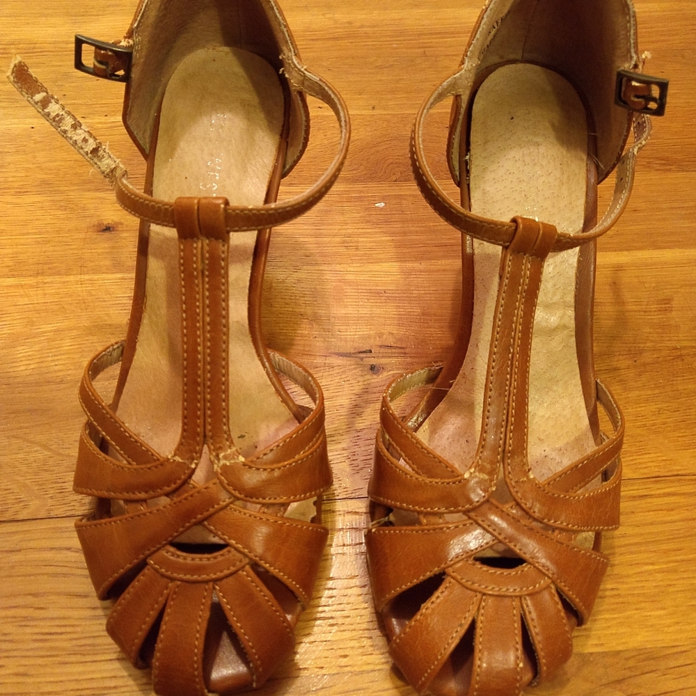 Nine West T strap pumps 7M
